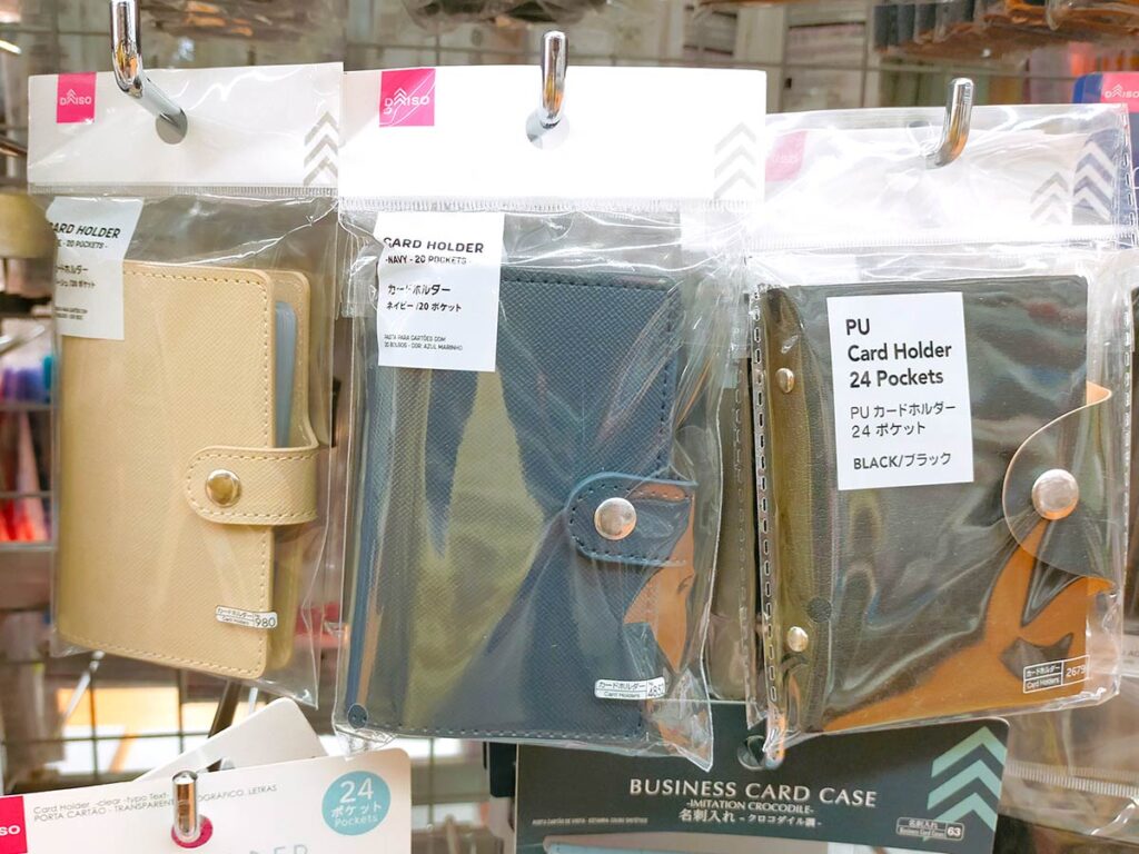 100均 名刺入れ 比較 ダイソー セリア キャンドゥ, ダイソー 名刺入れ レビュー おすすめ, セリア 名刺入れ おしゃれ 使いやすい, キャンドゥ 名刺入れ 収納力 耐久性