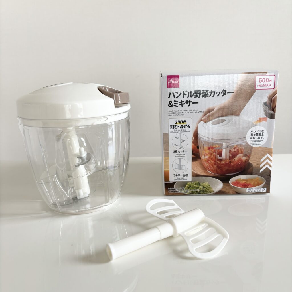 セリア みじん切り器 ダイソー 比較 レビュー, 100均 みじん切り器 おすすめ キッチン, セリア キッチン便利グッズ 使い心地 検証, ダイソー セリア みじん切り器 違い コスパ