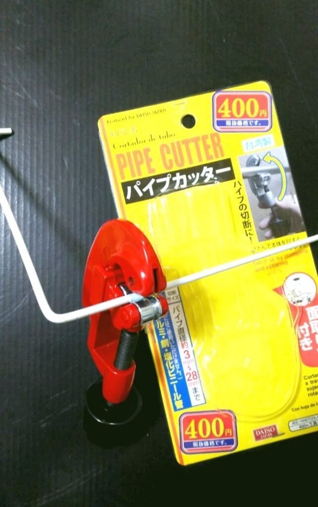 セリア パイプカッター レビュー 100均, パイプカッター セリア DIY初心者 使える, セリア パイプカッター 物干し竿 切った体験, パイプカッター セリア 本音レビュー