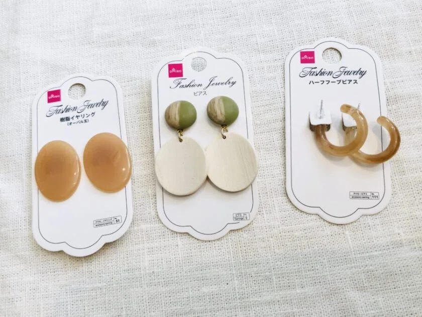 セリア ピアス ダイソー 比較 レビュー, 100均 ピアス 使い心地 検証, セリア ダイソー アクセサリー コスパ, 100均 ピアス おすすめ 評価